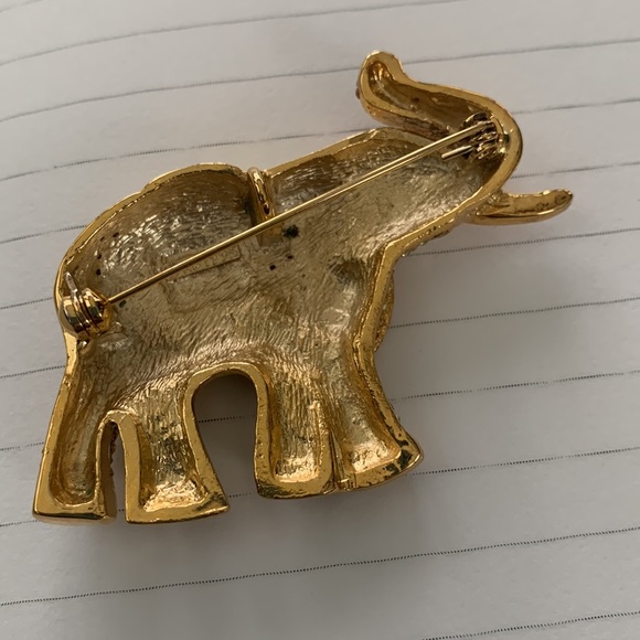 Intriguing Vintage Elephant Brooch - Picture 6 of 7